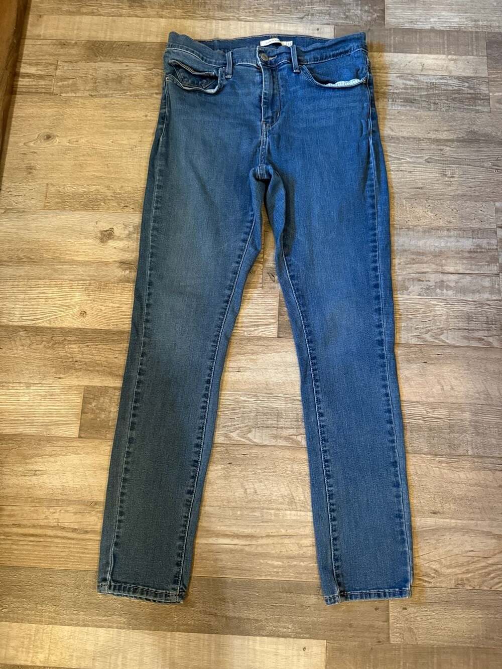 Levi’s Slimming Skinny Denim Women's Jeans - Dark Wash size 31